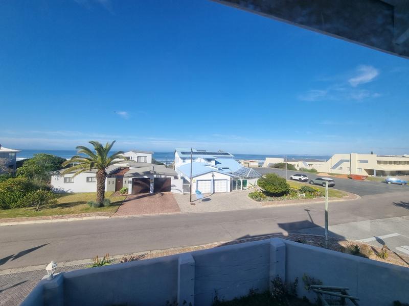 4 Bedroom Property for Sale in Outeniqua Strand Western Cape
